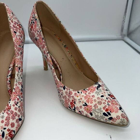 Old Navy Ditzy Floral Canvas Pump - Picture 3 of 12